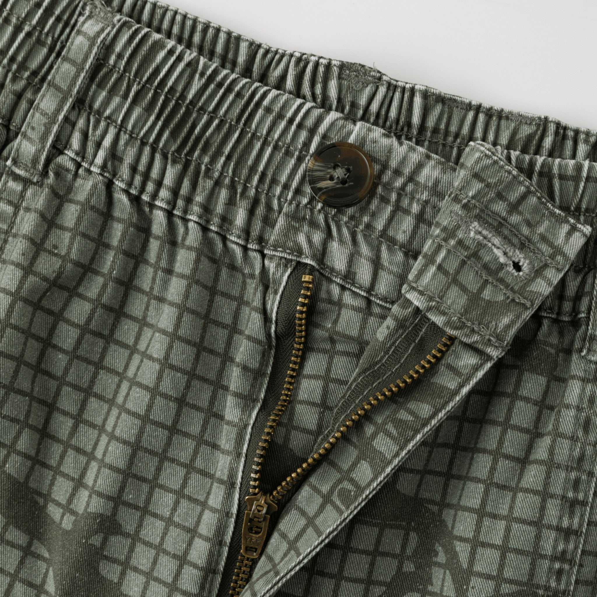OFFCODE ARCHIVE USA Men's Grid Camo Shorts